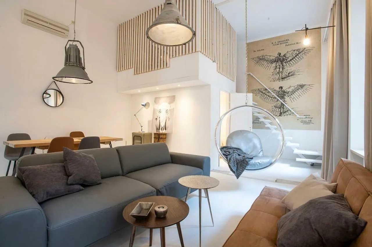 Danube Riverside Designer Apartment In City Center Budapest