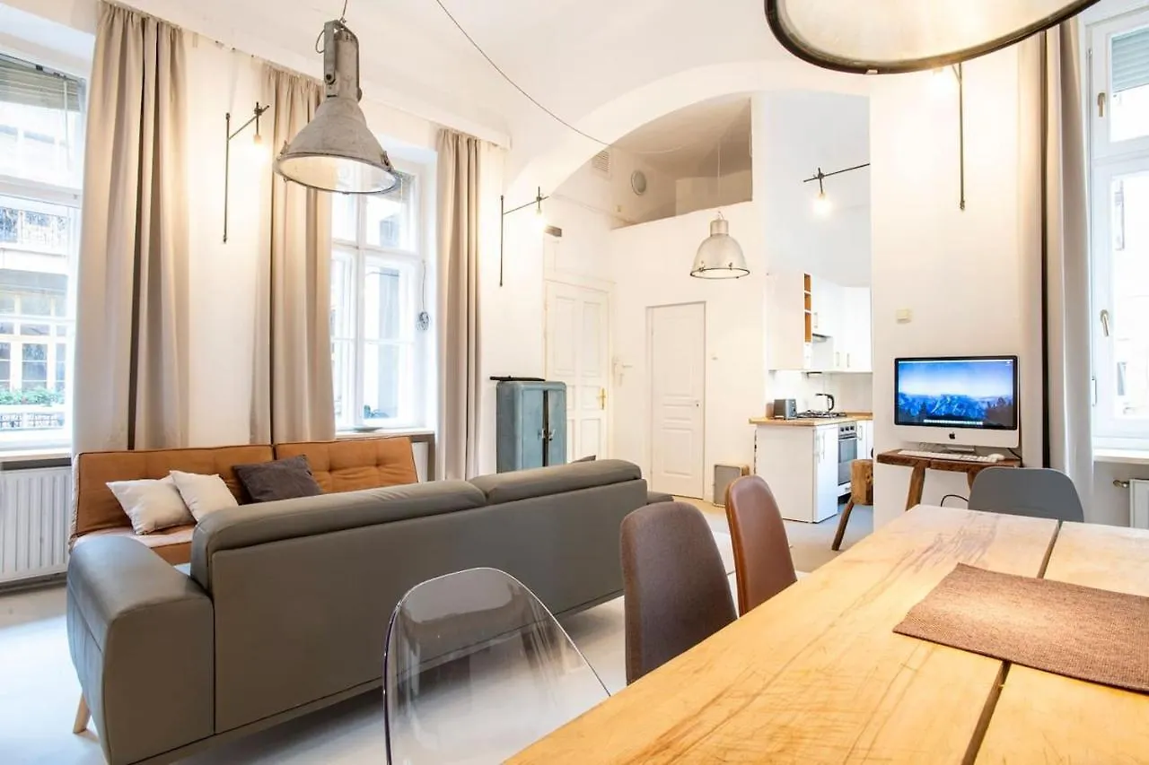Danube Riverside Designer Apartment In City Center Budapest Ungern