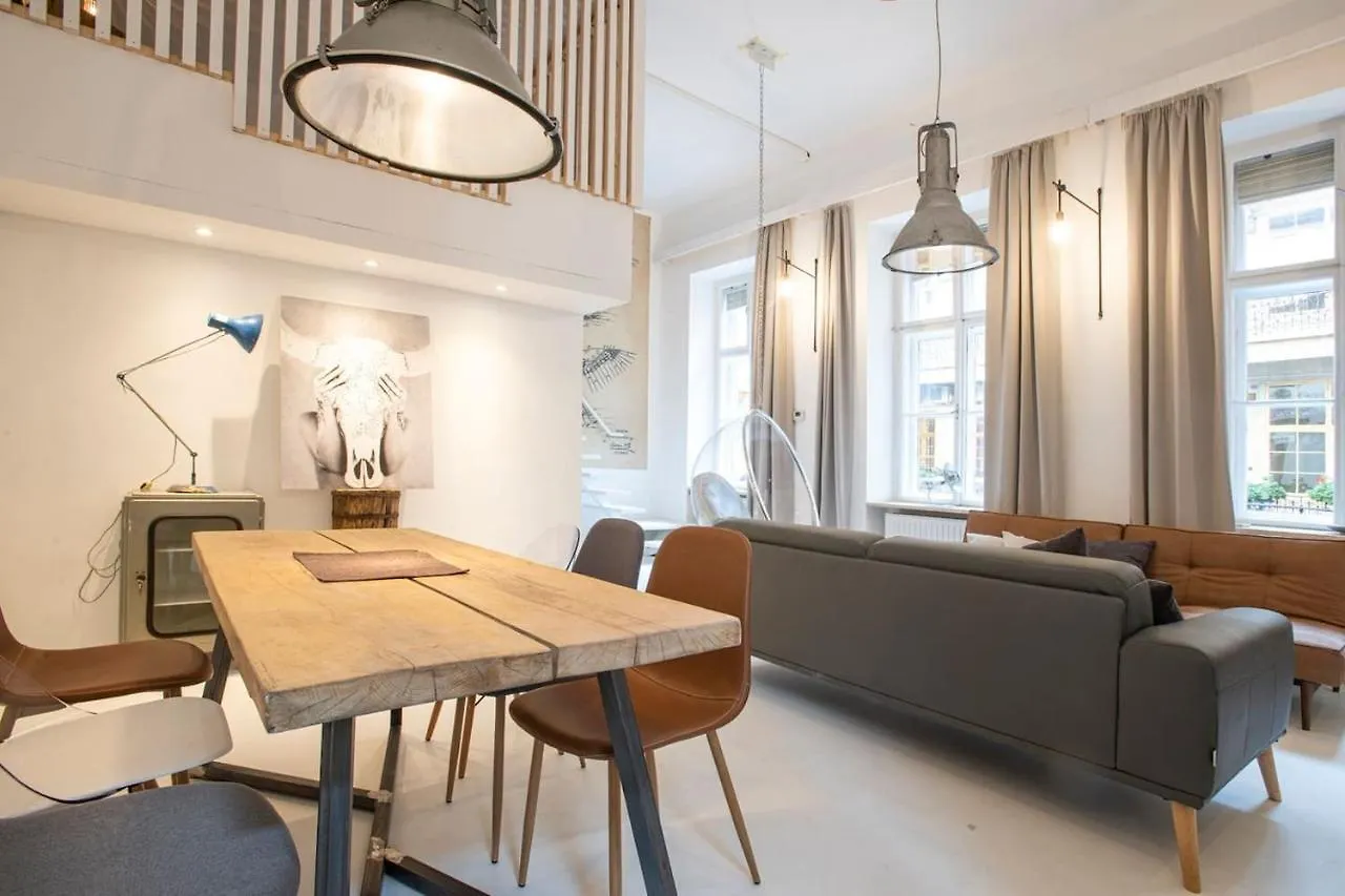 Danube Riverside Designer Apartment In City Center Budapest