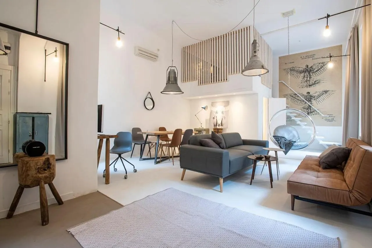 Danube Riverside Designer Apartment In City Center Budapest